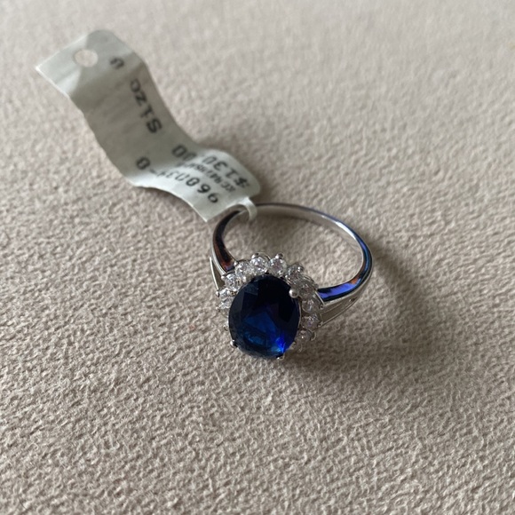 Princess Di Crystal Replica Ring - Picture 2 of 4